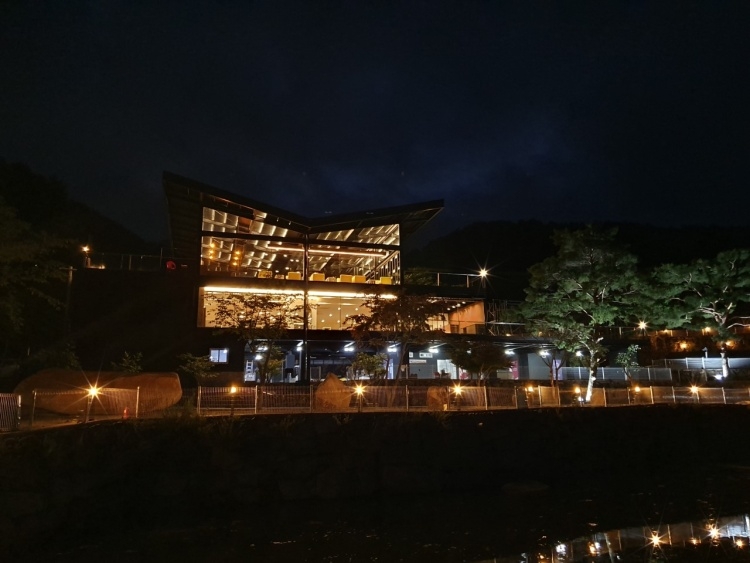 대구 근교 대형카페 ‘카페스톤’, 팔공산 근처 자연 속 시그니처 돌커피 맛집