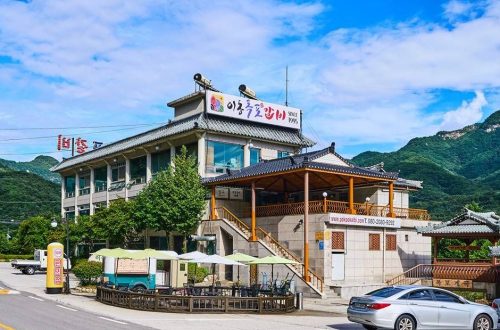 포천 이동폭포갈비, 24가지 재료 양념과 50m 폭포 전망을 동시에 즐기는 곳