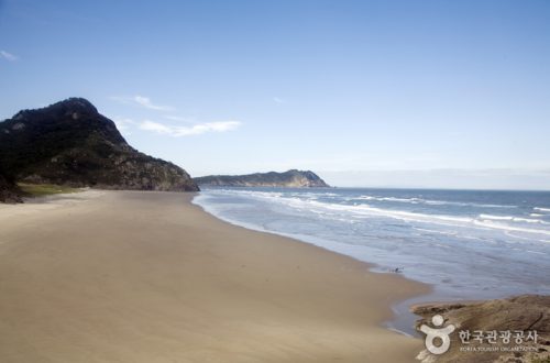 전라남도 신안 우이도 “띠밭넘어해변” 푸른 바다와 일몰 명소