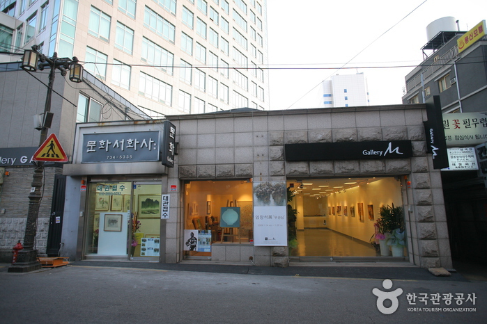 서울 종로의 문화 공간, 갤러리 엠에서 만나는 현대 전시